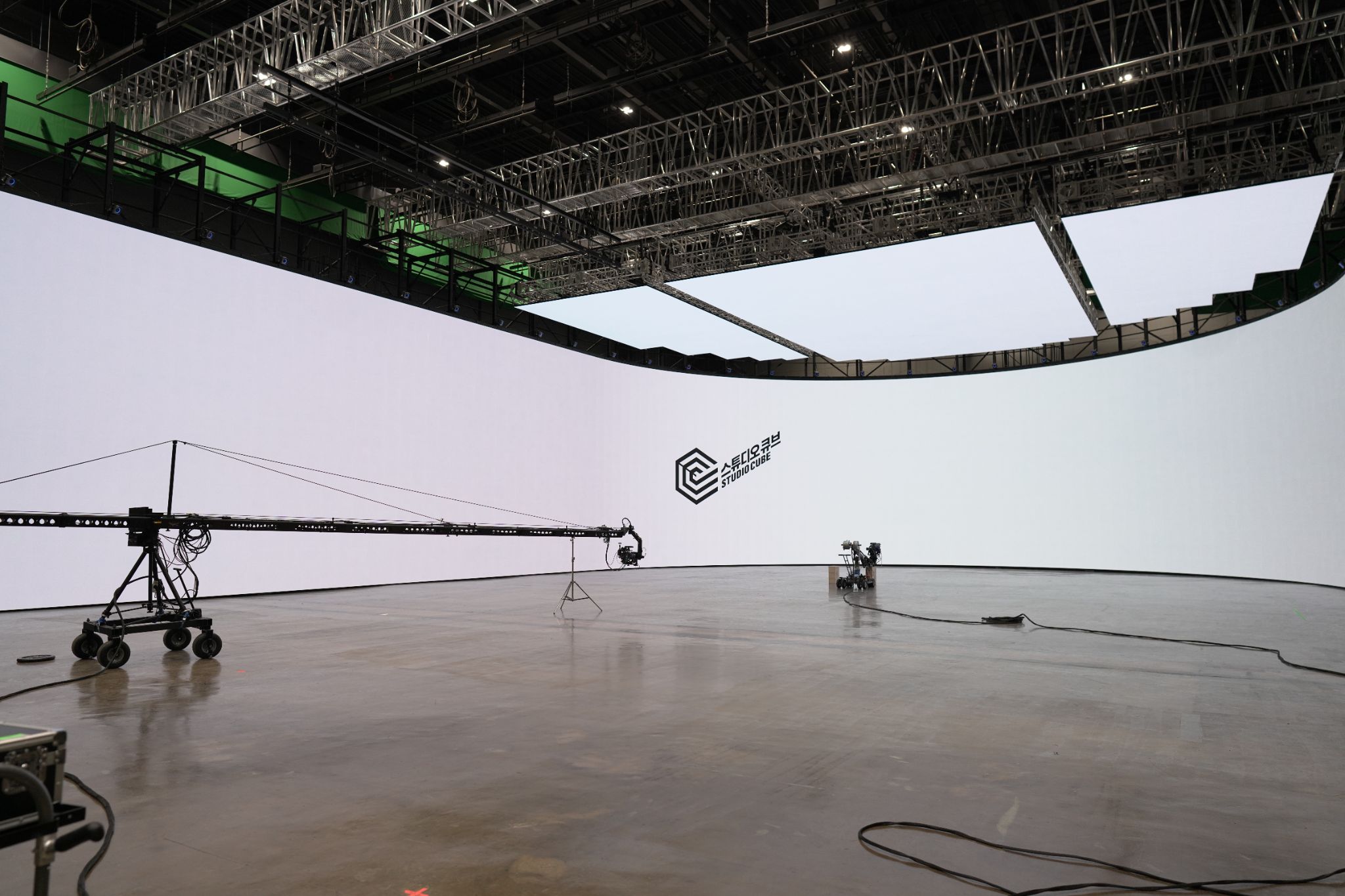 Studio V 메인 LED Wall 풀샷